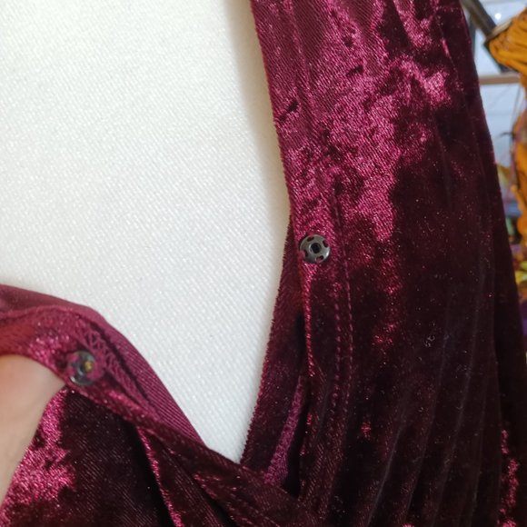 Burgundy velvet pantsuit - Picture 2 of 3